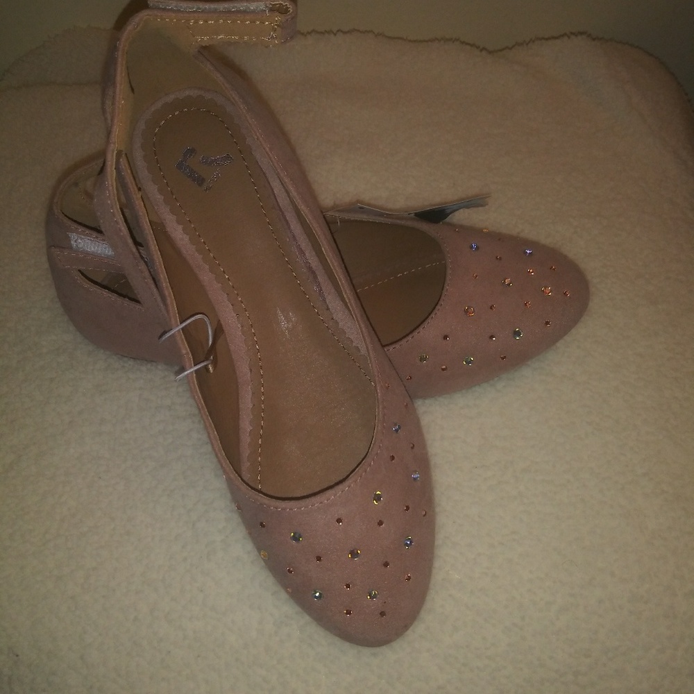 Shoes - Picture 4 of 4